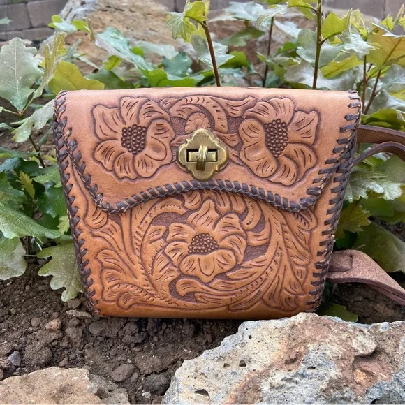 Vintage Handcrafted Floral Leather Bag/Crossbody - Picture 11 of 13